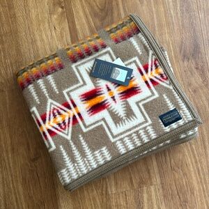 NWT Pendleton blanket